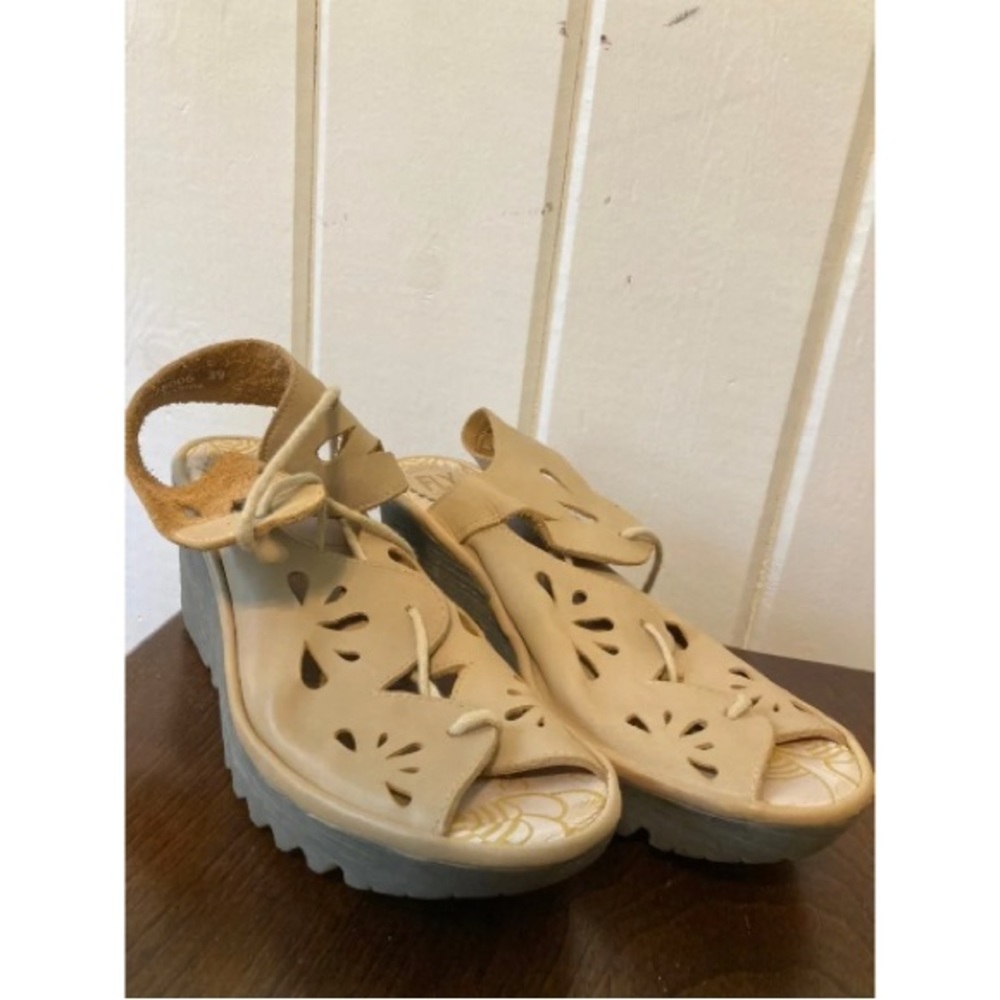 Fly London lace up wedge cream size 8.5 / 39